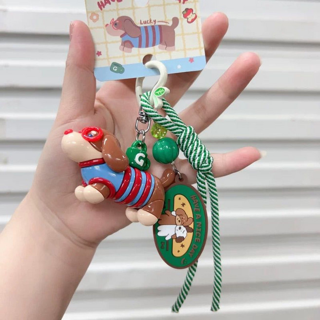 創意可愛卡通蘋果臘腸小狗公仔鑰匙扣 情侶閨蜜包包掛件 女生禮物, 1個, 蘋果臘腸小狗 綠色