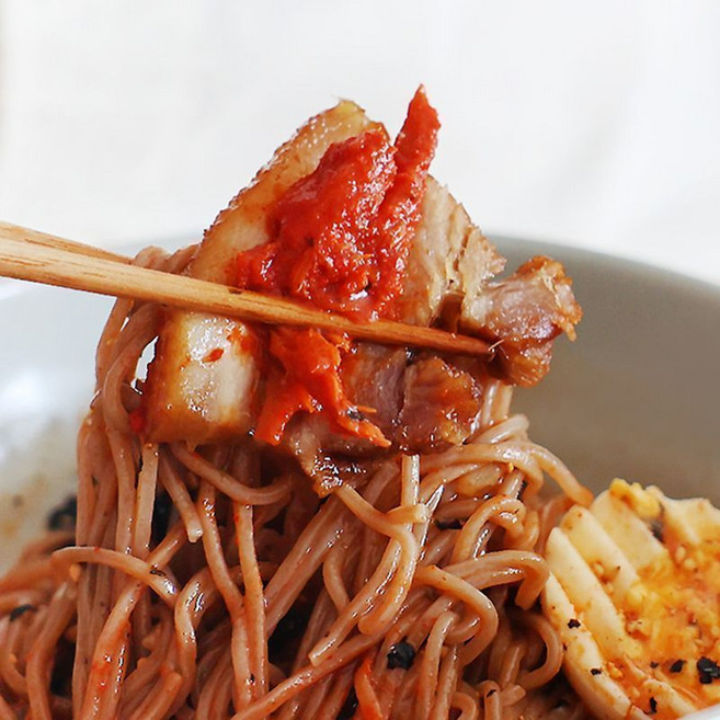 [동해막국수] 47년노포 비빔막국수 2팩+순살족발 1팩+명태식해 2팩 세트, 750g, 1세트