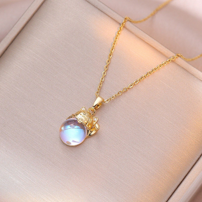 BAE 招財貓項鍊 漸變彩色鋯石墜飾鈦鋼