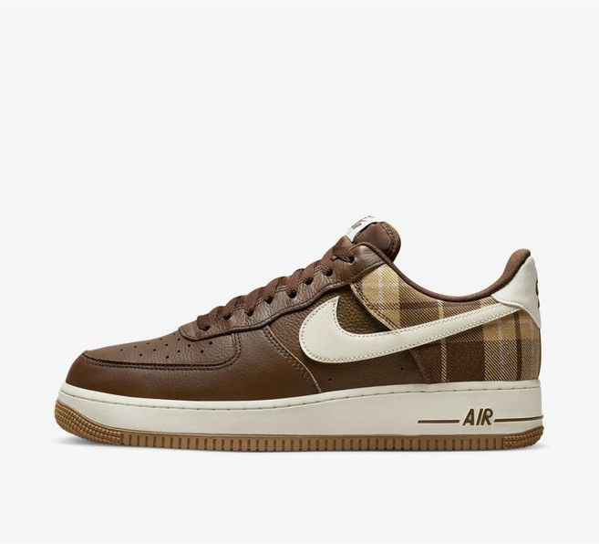 나이키 에어포스1 '07 LX 카카오 와우 캐치트렌디