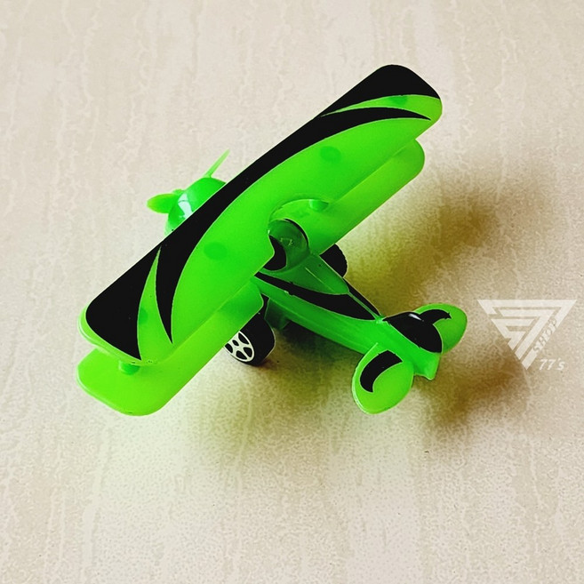 SHOP 77'S 復古雙翼飛機玩具 迴力滑翔機模型 四色可選 約長8x寬11x高3.8公分, 綠色, 1個