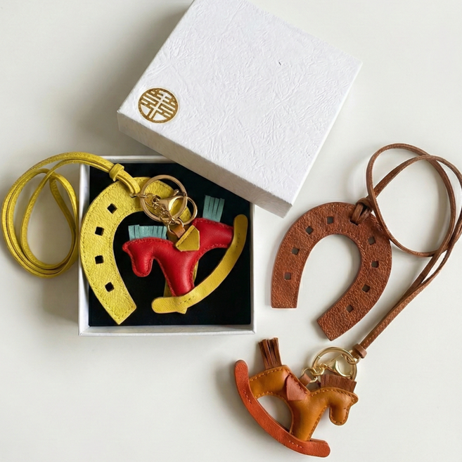 행운 말 발굽 가죽 키링 백참 2종 세트