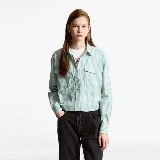 타미힐피거 크롭 크레스트 셔츠 (T32F7WSH13TWT1MAS)