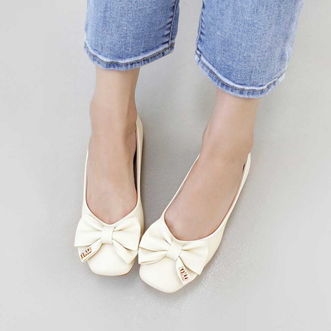 리본 큐빅 발편한 말랑 플랫슈즈 단화 (2.5cm) 르블랑