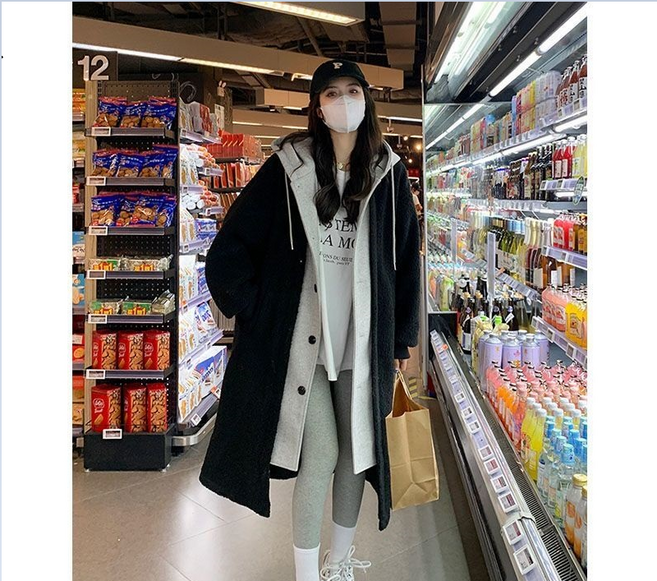梨卡 女款長版連帽羊羔毛外套 寬鬆舒適秋冬穿搭 黑色