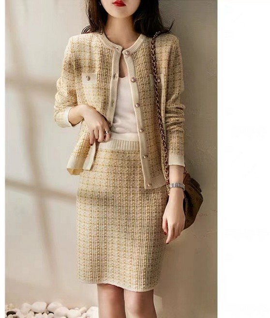 SAHINER 가을겨울 여성 오피스룩 트위드 니트 투피스 진주버튼 가디건 스커트 세트 BTZ06