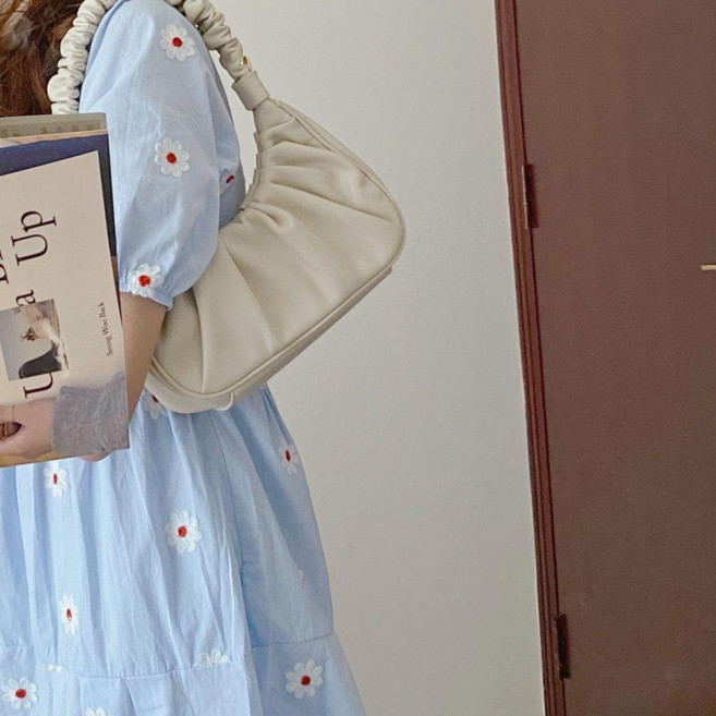 無品牌 劉亦菲同款高級感雲朵包腋下褶皺包時尚新款去有風的地方許紅豆款, 米杏色