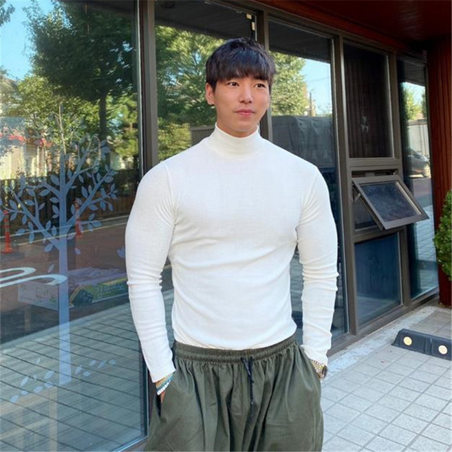 Muqing 남성 라운드 머슬핏 긴팔 어깨넓어보이는 티셔츠