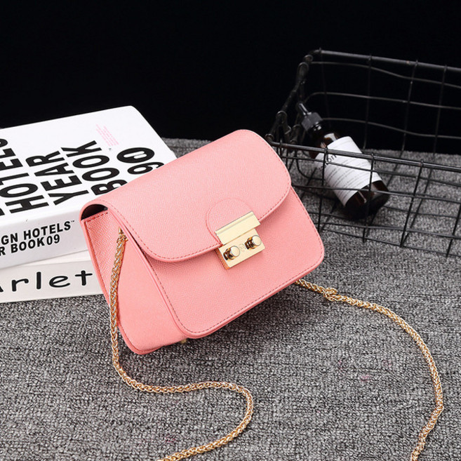 체인 스퀘어 크로스 미니백