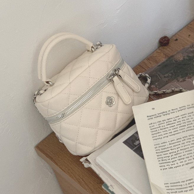 B&C.Room 퀼팅 체인 버킷백 여성 크로스백 여성 핸드백 데일리 체인 백 여성 가방 미니멀 만능 출타가방 숄더백 손가방