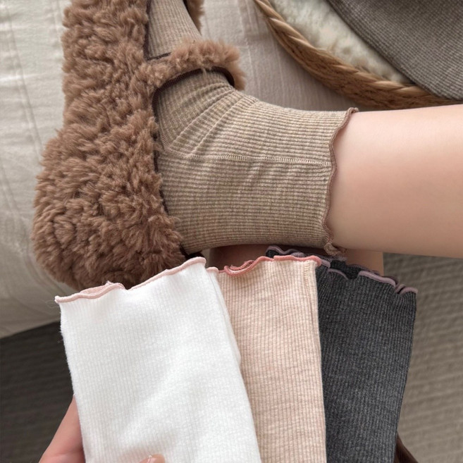 Banjiwu 여성용 단목 양말 발열 가공으로 따뜻한 착용감에 멜라드 컬러 감성의 무지 디자인 프릴 시보리로 가을 겨울에 신기 좋은 4족 세트