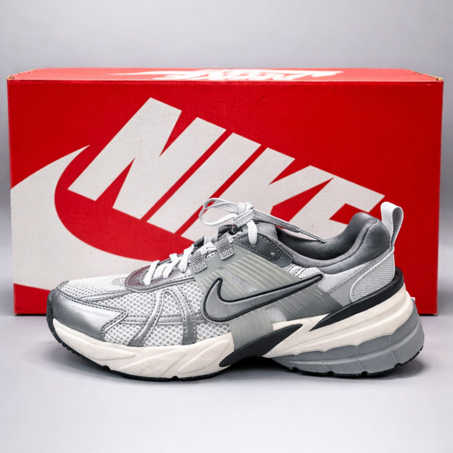 [정품]나이키 V2K 런 메탈릭 실버 여성 런닝화 운동화 트레킹 헬스화