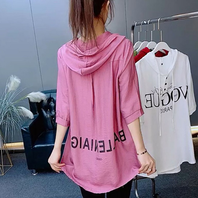 ROYALBELLE 여성 후드 레터링 버튼 포인트 루즈핏 6부소매 롱 반팔 티셔츠 B06032520