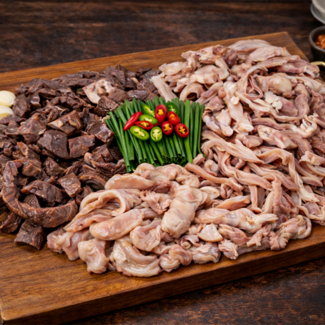 국내산 삶은 돼지머리고기 돼지머릿고기 슬라이스 오소리감투 소창 염통 국밥고기 내장 모듬1kg, 3개, 1kg