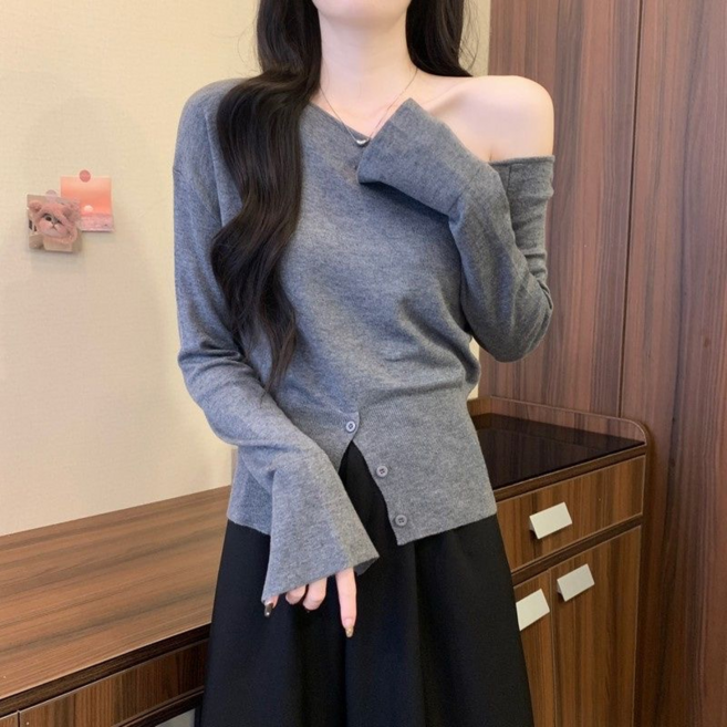 에리르 투웨이 버튼 오프숄더 슬림핏 언밸런스 포멀 니트 티셔츠