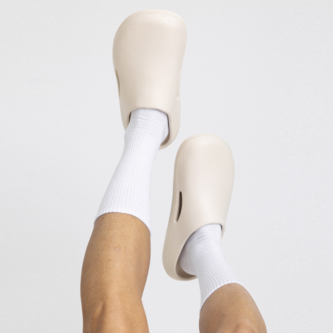 [정품아닐시3배보상] 비에스큐티바이클래시 GO59 아빌라 소프트 클로그 - BLACK