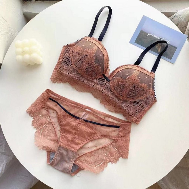 KELLY VINSON 蕾絲內衣套裝 深V集中無鋼圈美背內衣