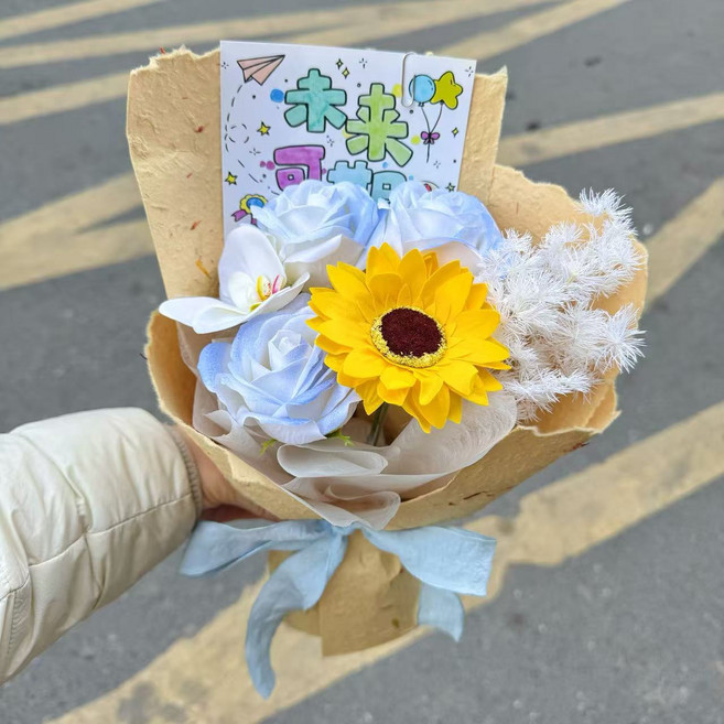 永生花束 向日葵 玫瑰 康乃馨 母親節 生日 祝福 花禮, 藍色附透明禮物袋, 1件