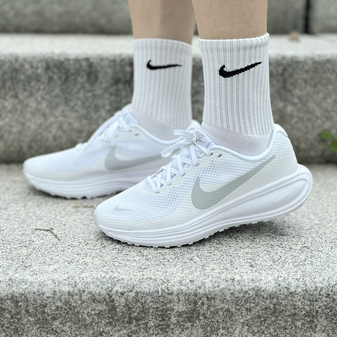 나이키 여성 런닝화 레볼루션 가성비 쿠션 좋은 운동화 워킹화 헬스화 데일리 화이트