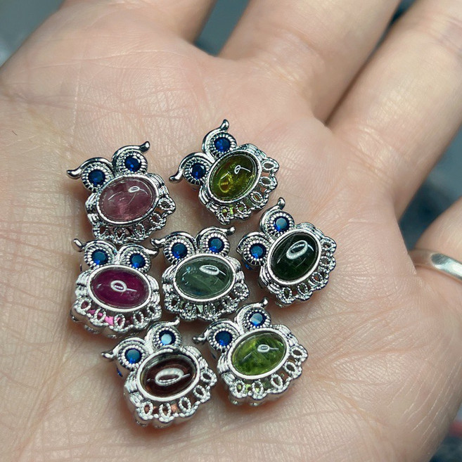 貓頭鷹造型碧璽吊墜 多色寶石 銀色鑲嵌 通孔設計