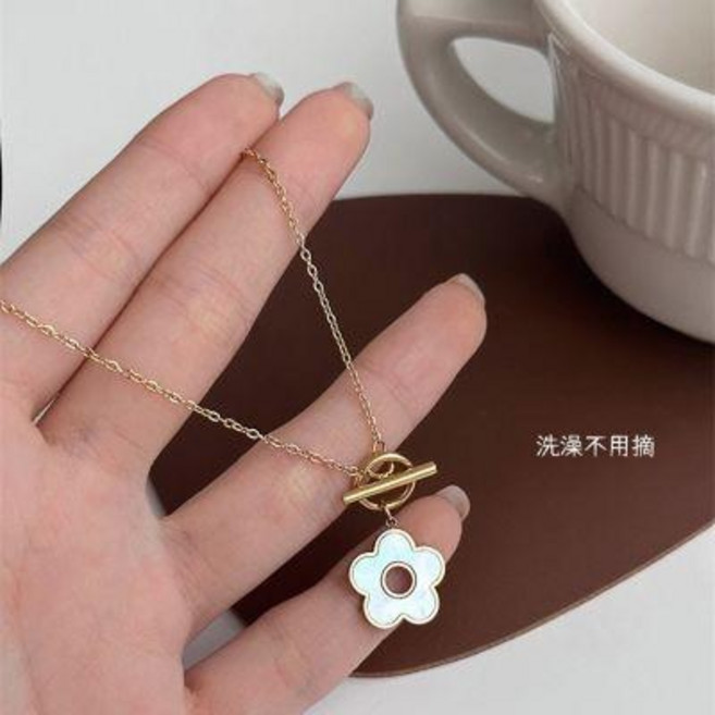 鈦鋼項鏈 白貝母花朵項鏈 白色貝殼OT扣項鏈