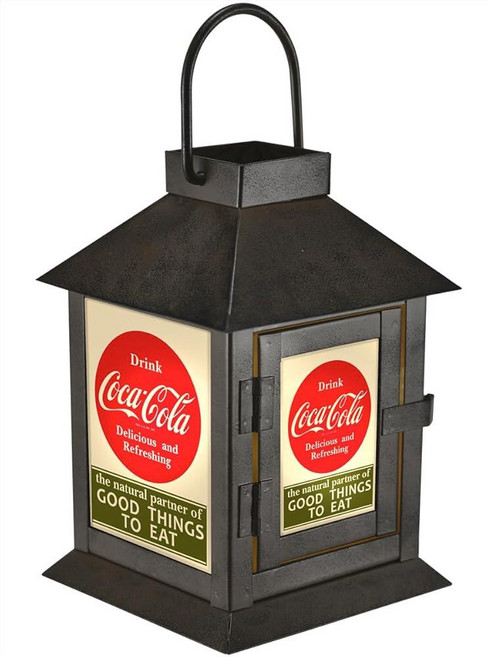 Coca Cola 빈티지 광고 불꽃 없는 사전 조명 LED 금속 코치 랜턴 블랙 16.5cm6.5인치 120481, Coca Cola 빈티지 광고 불꽃 없는 사전 조명 L