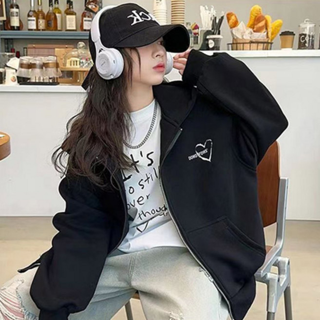 헬로가든 화이트하트후드 점퍼