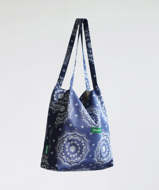GREEN STUFF 무심한듯 박시한 쇼퍼백 53 페이즐리 - navy