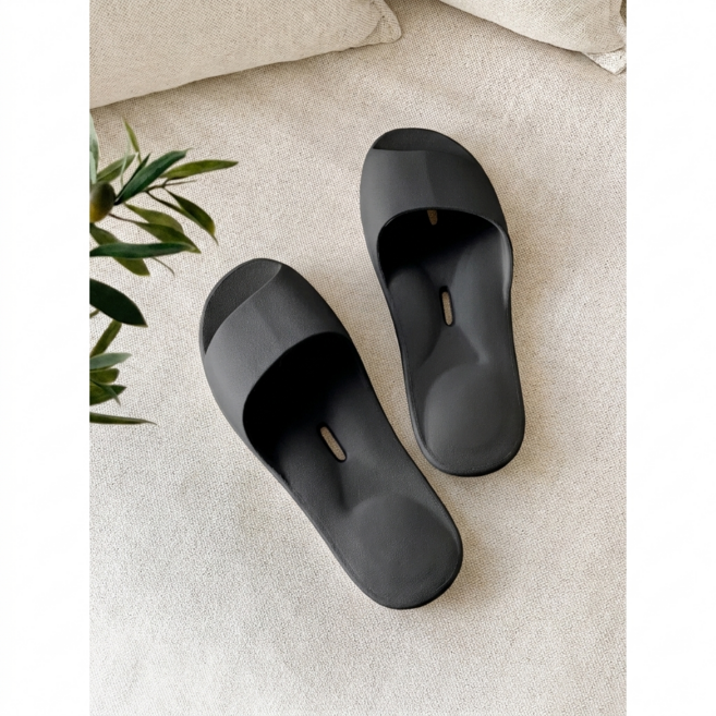 데일리루틴_문 걸림 스트레스 없는 플랫 욕실화, 블랙, 1개