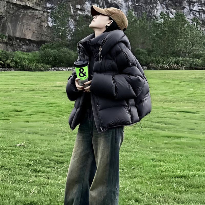 TIMEPURE 여성 겨울 숏패딩 루즈핏 디자인으로 아담한 체형에도 예쁘게 입는 포근한 패딩 데일리 아우터 겨울 여성 숏패딩