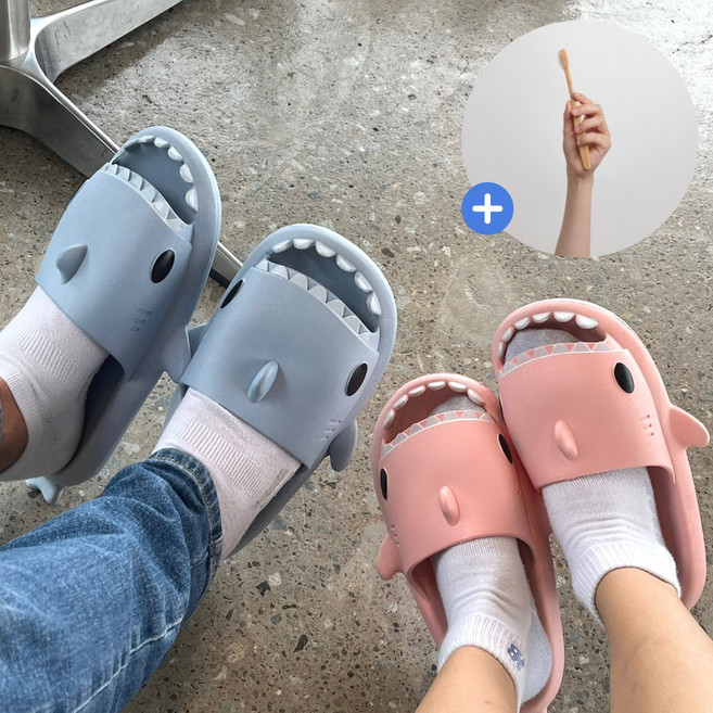 이오리아 귀여움 폭발 포근한 상어 커플 슬리퍼