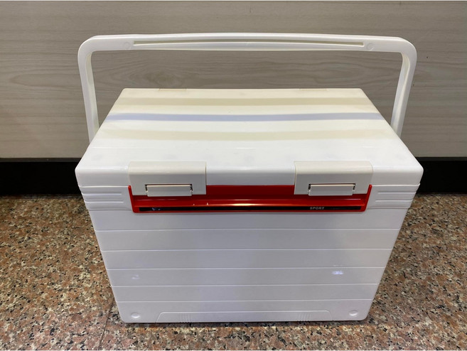 漁魂釣具行 28L 輕量冰箱 (附提把、背帶) 池釣/活餌/露營/釣魚冰箱, 白色, 1個