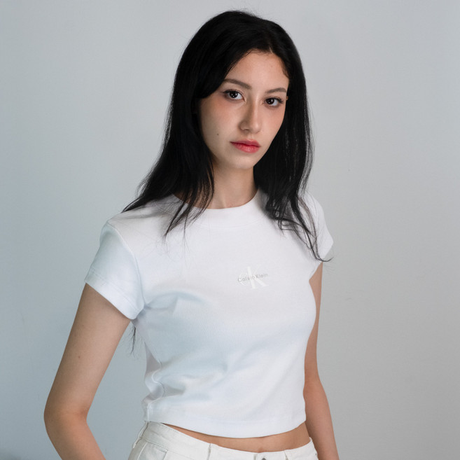 캘빈클라인 CK 여자 모노그램 로고 베이비 크롭 티셔츠