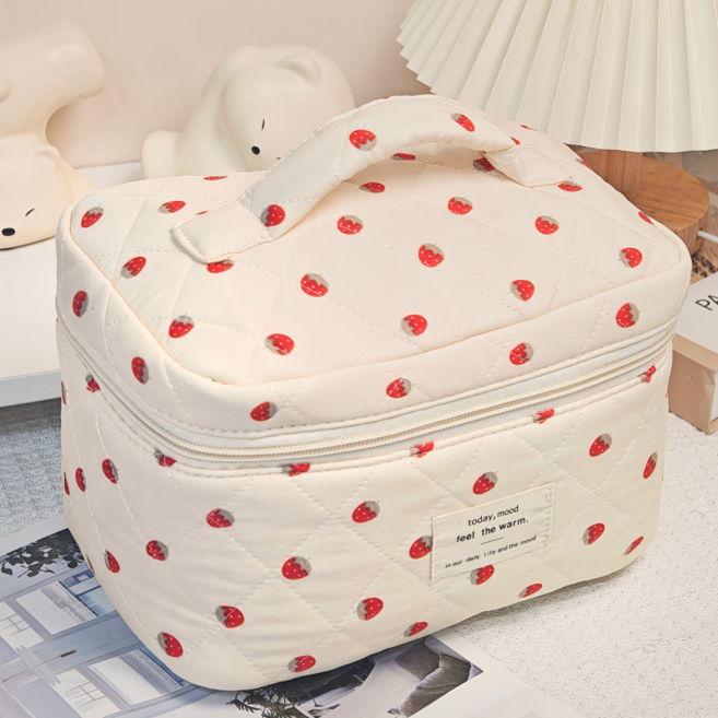 대용량 귀여운 딸기 퀼팅 화장품 메이크업 정리함 여행 파우치