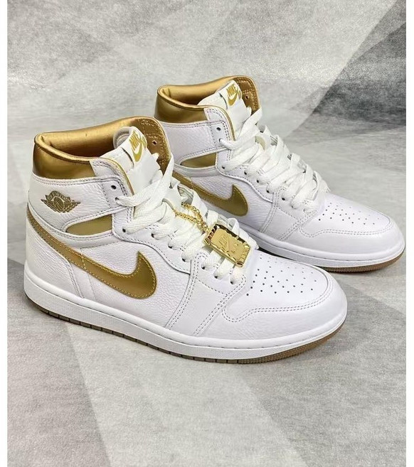 나이키 에어 조던 1 레트로 하이 OG '화이트 앤 골드' 여성 스니커즈 FD2596-107