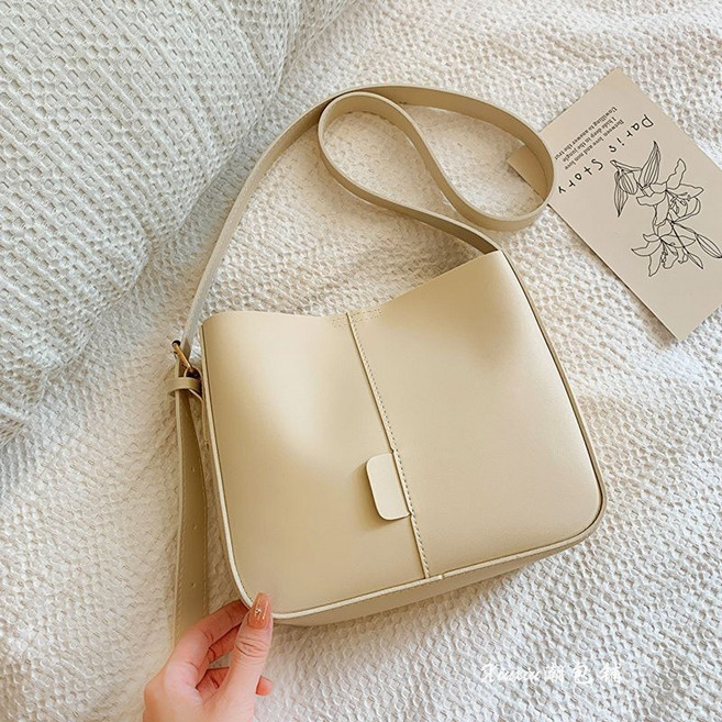 大容量包包女 新款潮春季複古水桶包學生上課斜挎包託特包 通勤上班包, 米白色[升級款可調節肩帶]☆,包包+肩帶☆