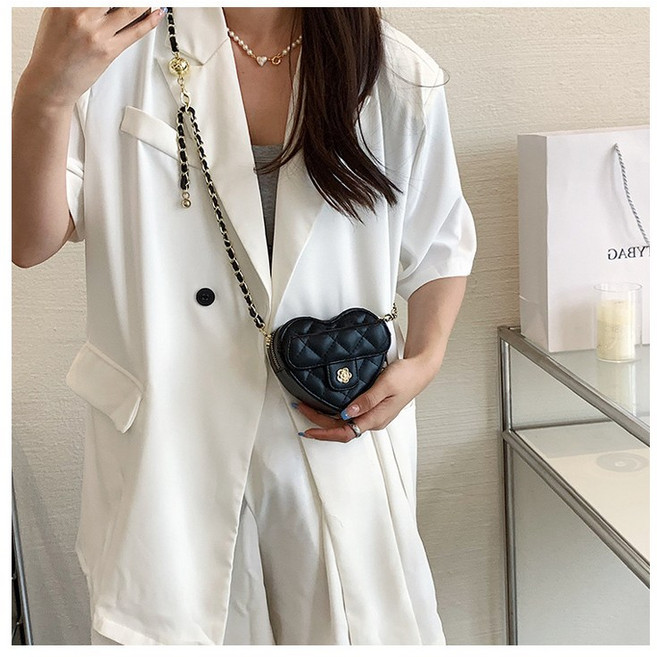 씨투템 하트 퀼팅 체인 크로스백 미니 숄더백 여성 데일리 포인트 가방