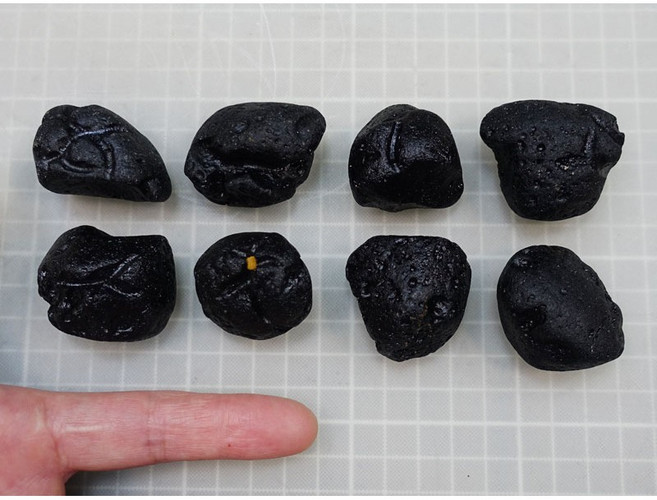 RIZALITE 能量礦石 玻璃隕石 8顆共301克 能量淨化 平衡身心靈