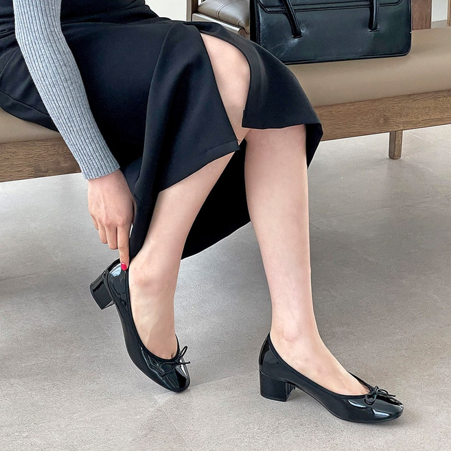 플라틴베이지 리본 에나멜 플랫슈즈 여성 발편한 말랑 단화 봄 가을 하객룩 구두 3cm