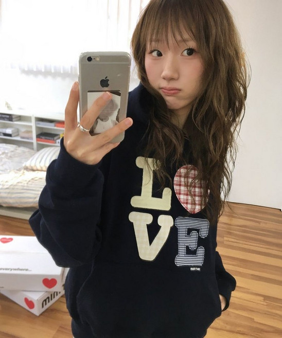 MIMTHEWARDROBE 헬로 월드 패치워크 LVE 후드티_네이비