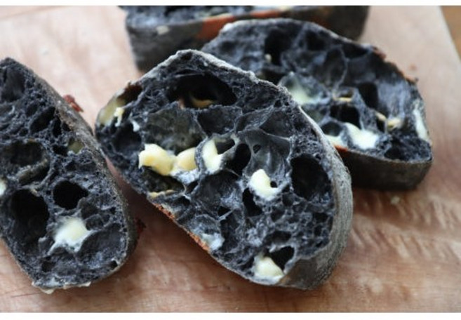 오징어먹물치아바타 [원산지:밀가루(미국) 롤치즈(뉴질랜드) 콜비잭치즈(미국) 오징어먹물(스페인)], 1개, 240g