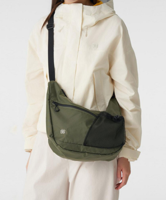 코오롱스포츠 KOLON SPORT 남녀공용 하이킹 크로스백 QEBDX26121GKH QEBDX26121GKH 426358