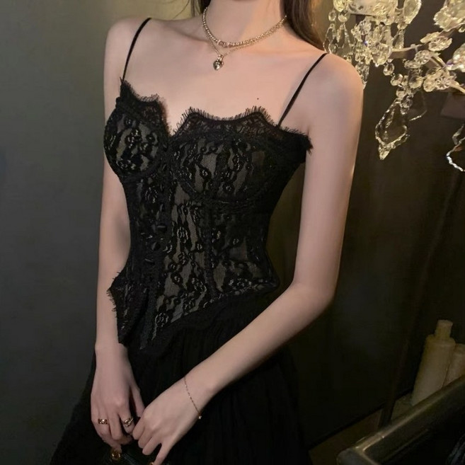 아이엠몽 여성 슬림핏 하트넥 레이스 자수 버튼 튜브탑 티셔츠