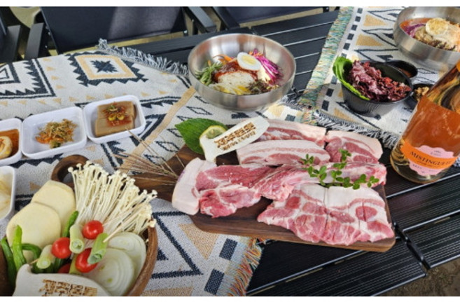 제주도흑돼지 오겹살 목살 흙삼겹살 앞다리살 돈마호크 택배 선물세트, 1개, 세트-오겹+목살+앞다리+뒷다리살/앞다리뒷다리5cm 절단