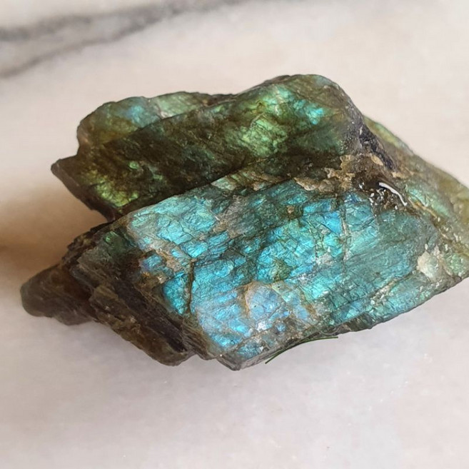 黑拉長石原石，無打磨強光，獨特能量礦石，質感收藏擺件, 1個