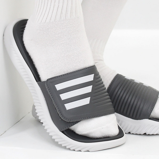 아디다스 공용 슬리퍼 발볼 조절 스트랩 쿠션 슬라이드 사무용 실내화 학생 신학기 발편한 슬리퍼