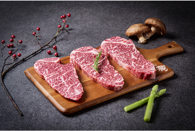 <작은식육점>영주 한우++등급 1등급 채끝 구이용 (냉장) 단품, 1개, 600g