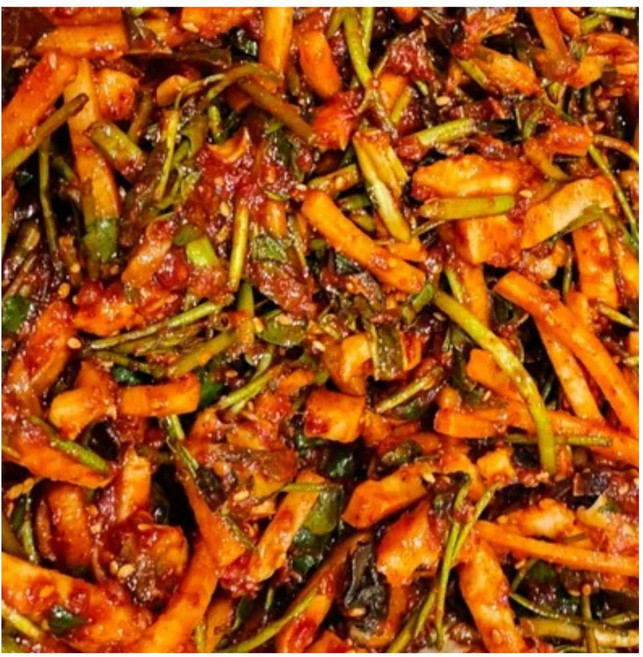 [포항직송] 오징어무침회 세트 2~3인분 / 납작만두 포함 / 쫄면사리+초장 포함 / 간편한 집들이 안주 야식 추천, 1.3kg, 1세트