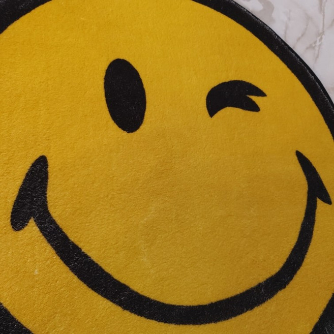 스마일 원형 러그 실내생활공간 현관입구 방포인트 매트, 윙크