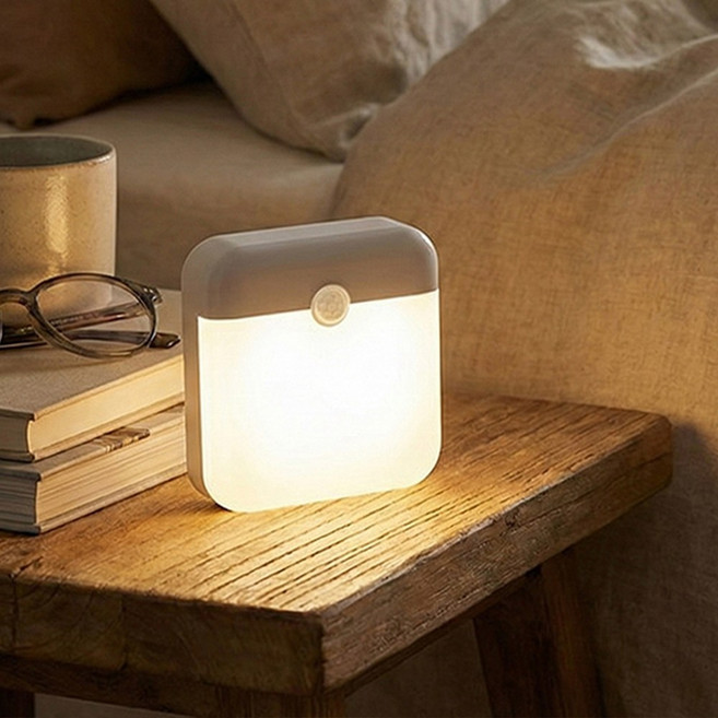 픽커리 자석 부착 C타입 충전식 무선 동작감지 led 센서등, 1개, 혼합색상